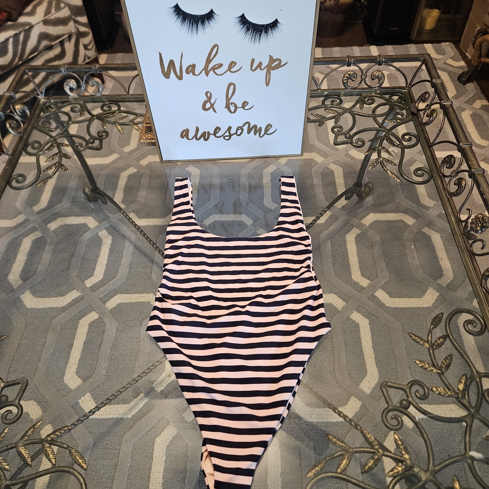 ***NWOT***Striped Scoop Neck One-Piece Swimsuit
